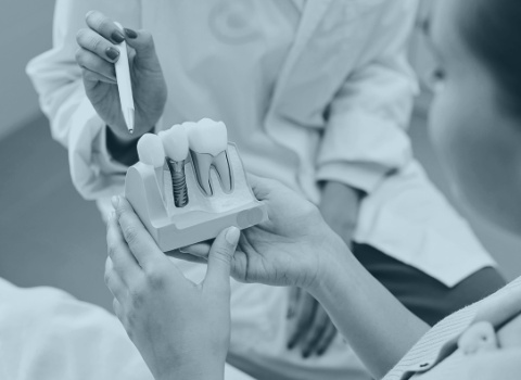 Implantologija in dograditveni postopki