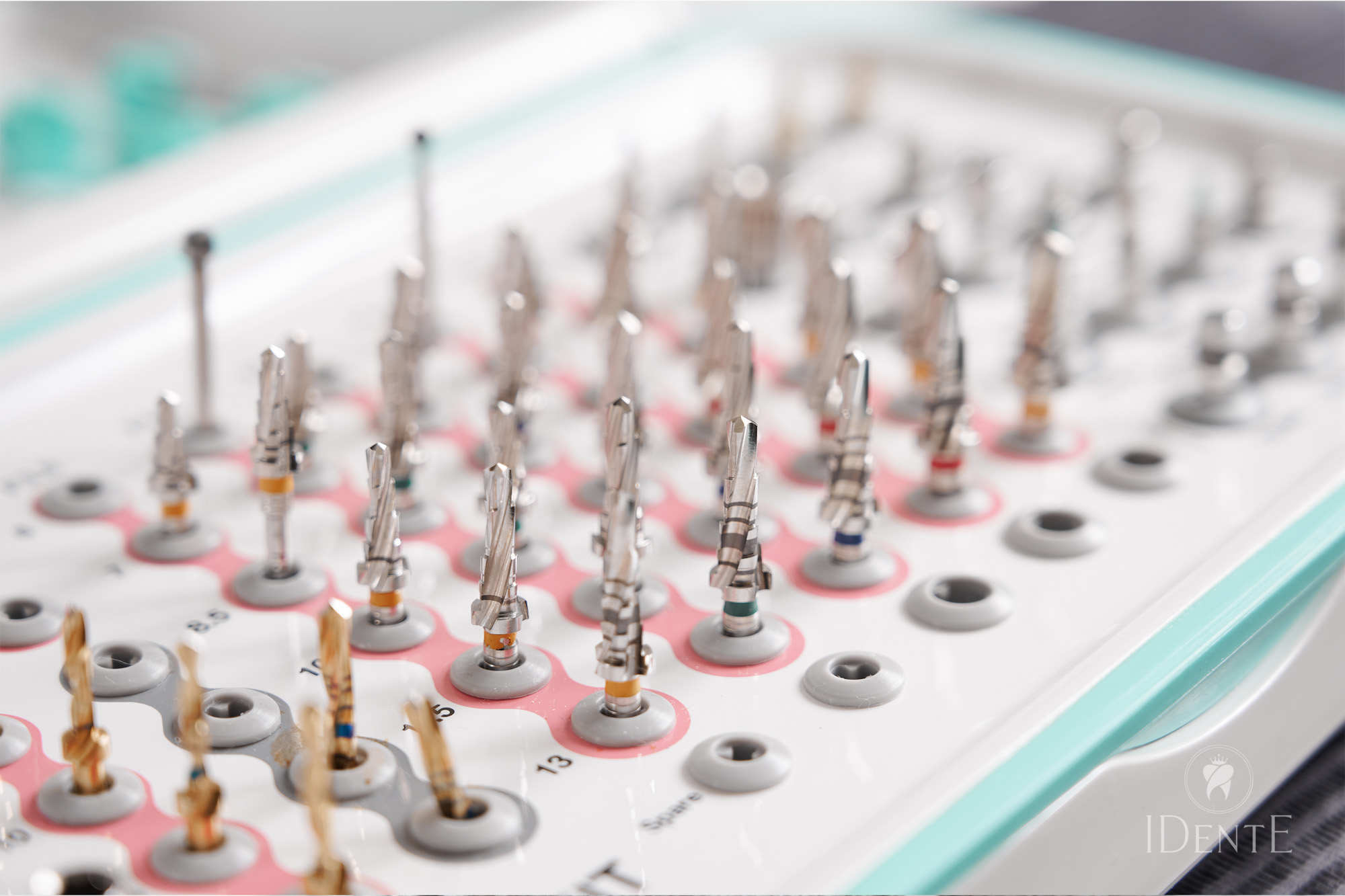 Endodontsko zdravljenje z Reciprocom: Prednosti strojne obdelave koreninskih kanalov